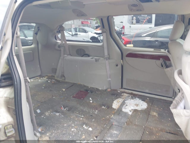 Chrysler Town & Country Limited