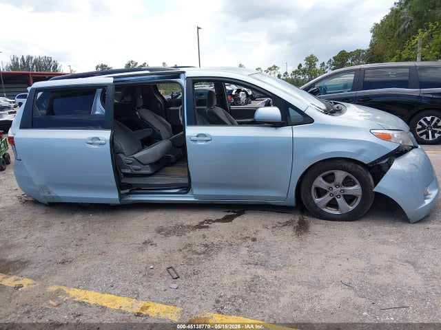 Toyota Sienna Le 8 Passenger
