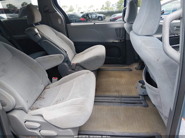 Toyota Sienna Le 8 Passenger