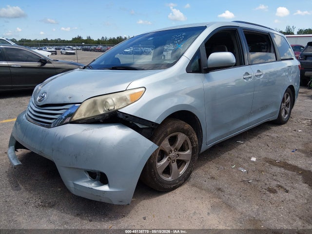 Toyota Sienna Le 8 Passenger