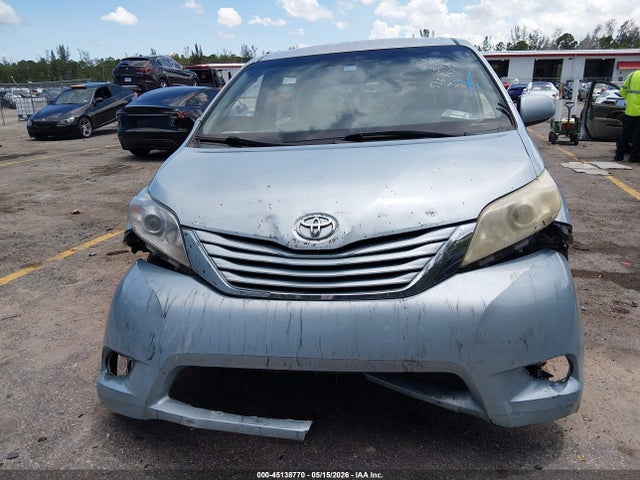 Toyota Sienna Le 8 Passenger