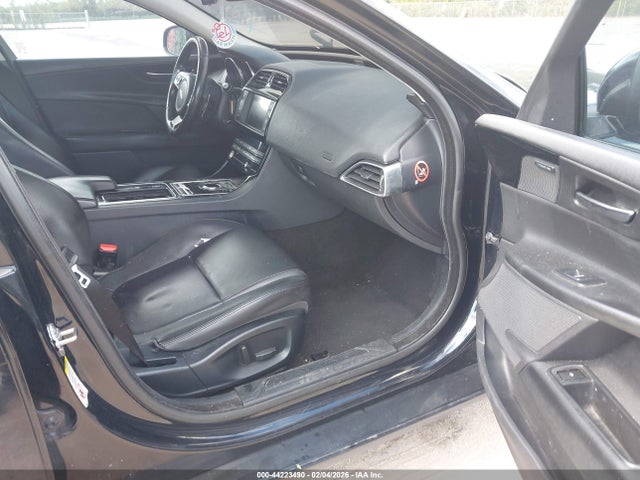 Jaguar XE 25t Premium