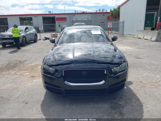 Jaguar XE 25t Premium
