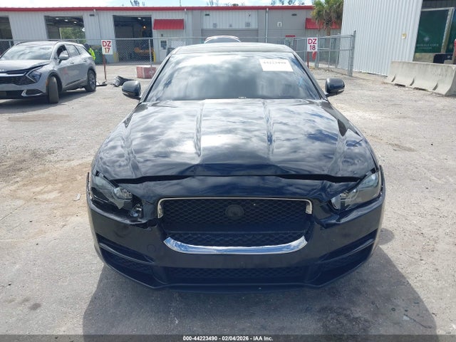 Jaguar XE 25t Premium