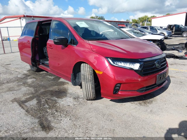 Salvage Honda Odyssey Image