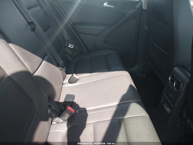 Volkswagen Tiguan S