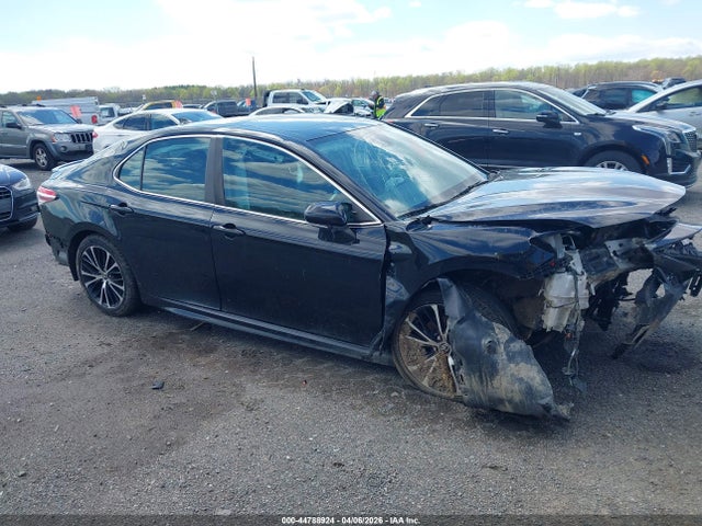 Salvage Toyota Camry Image
