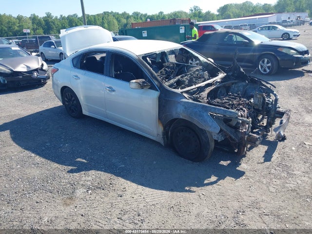 Salvage Nissan Altima Image