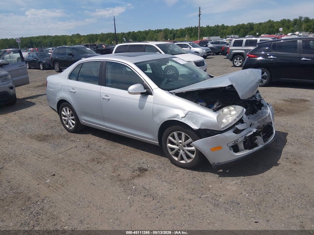 Salvage Volkswagen Jetta Image