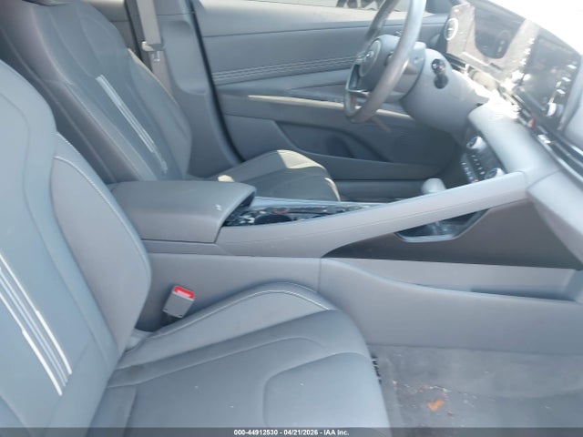 Hyundai ELANTRA Sel