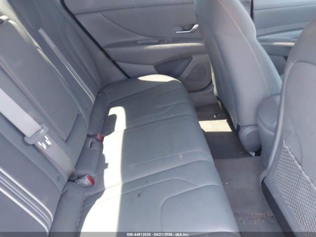 Hyundai ELANTRA Sel