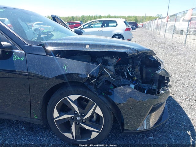 Hyundai ELANTRA Sel