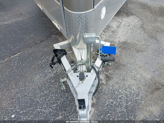 R And R Trailers Inc Enclosed Trailer