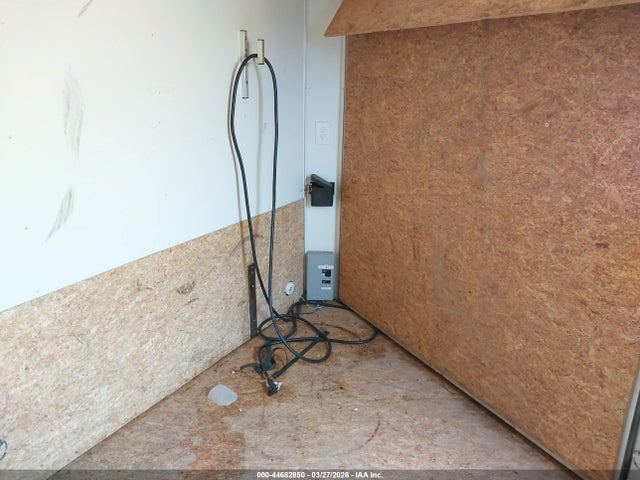 R And R Trailers Inc Enclosed Trailer