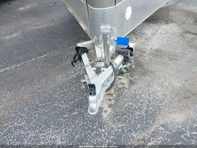 R And R Trailers Inc Enclosed Trailer