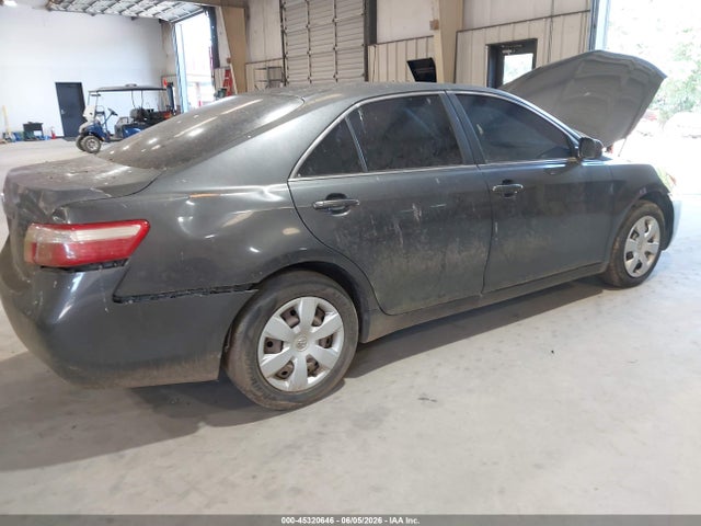 Toyota Camry Le V6
