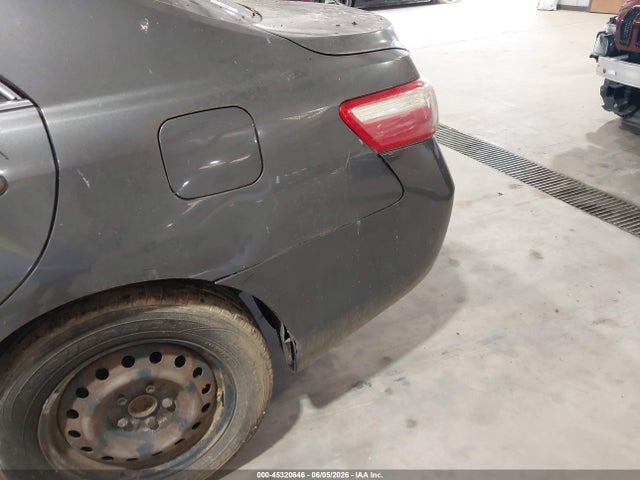 Toyota Camry Le V6