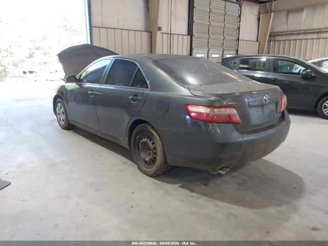 Toyota Camry Le V6