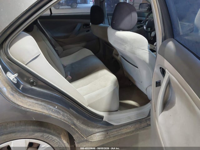 Toyota Camry Le V6