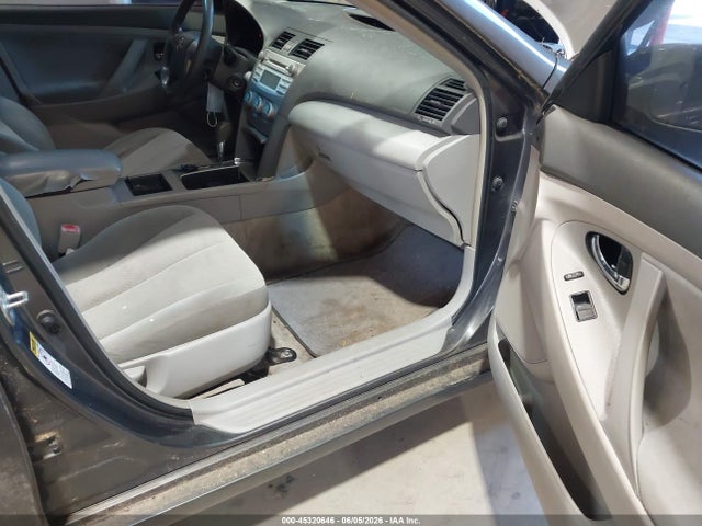 Toyota Camry Le V6