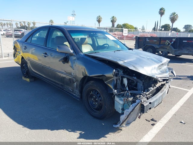 Salvage Toyota Camry Image