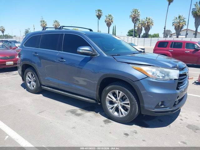 Salvage Toyota Highlander Image