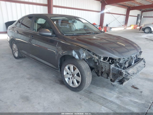 Salvage Volkswagen Jetta Image