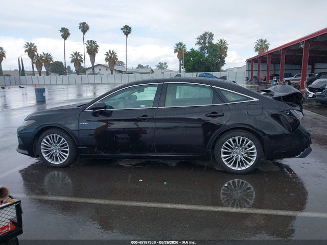 Toyota Avalon Hybrid Limited