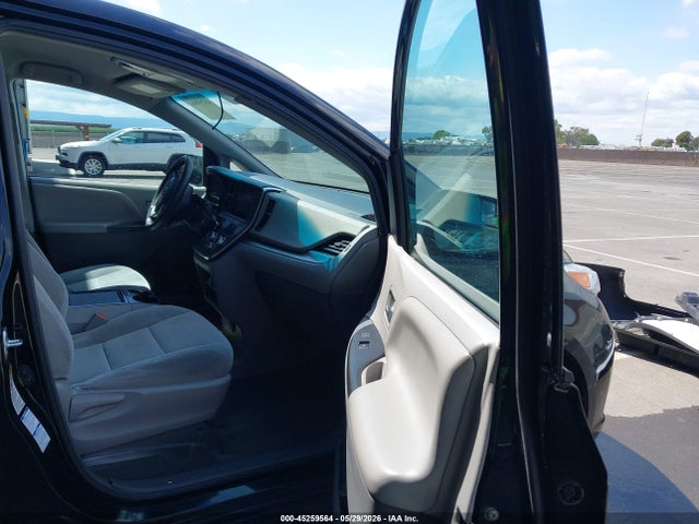 Toyota Sienna Le 7 Passenger