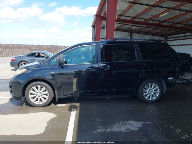 Toyota Sienna Le 7 Passenger