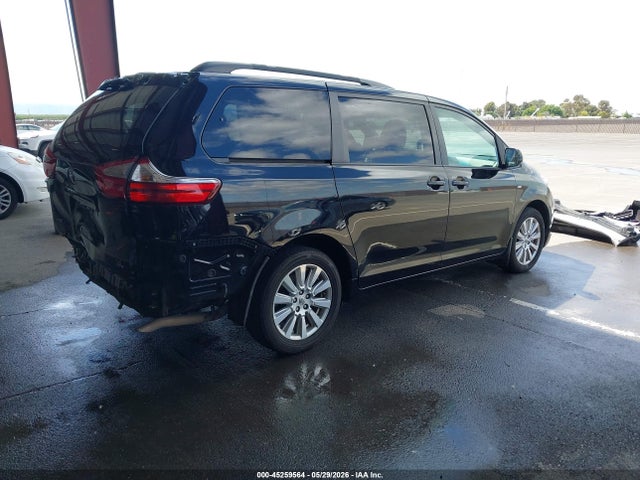 Toyota Sienna Le 7 Passenger