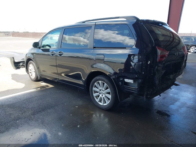 Toyota Sienna Le 7 Passenger
