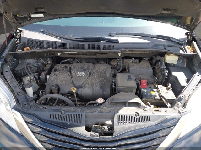 Toyota Sienna Le 7 Passenger