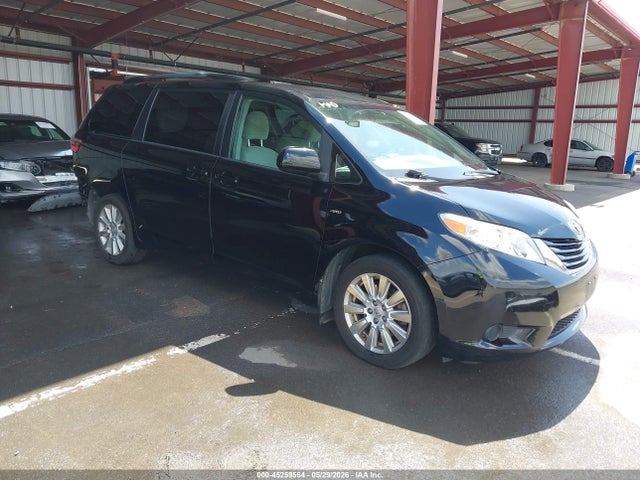 Salvage Toyota Sienna Image