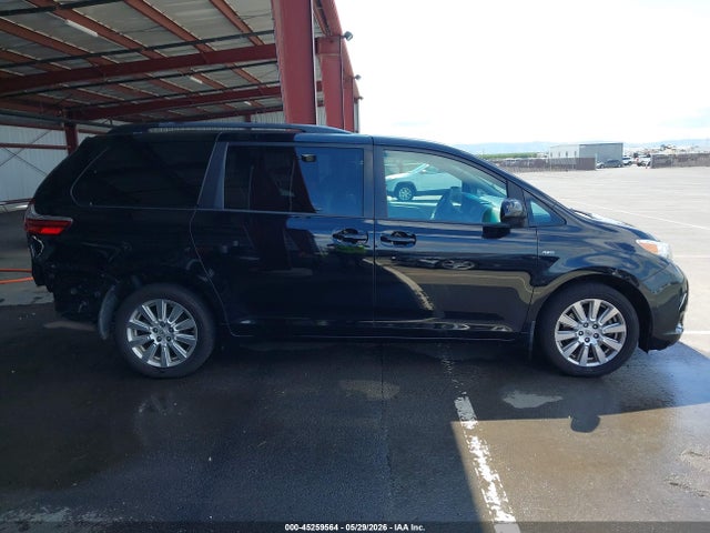 Toyota Sienna Le 7 Passenger