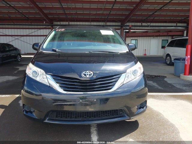 Toyota Sienna Le 7 Passenger