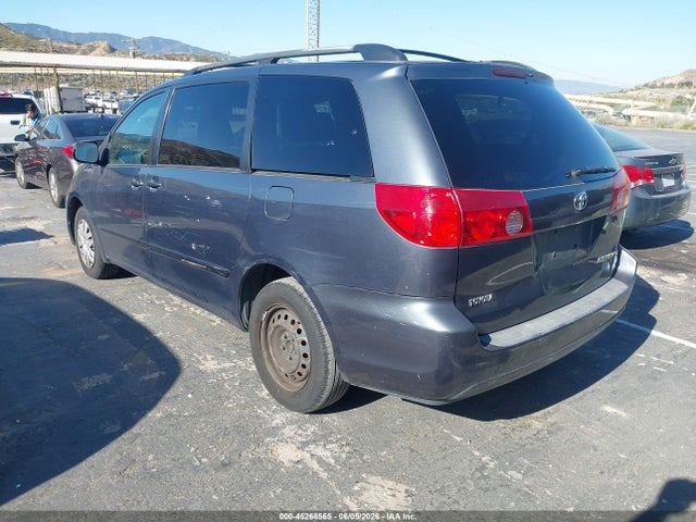 Toyota Sienna Le