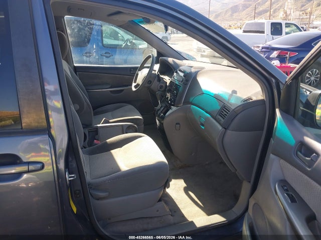 Toyota Sienna Le