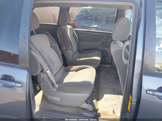 Toyota Sienna Le