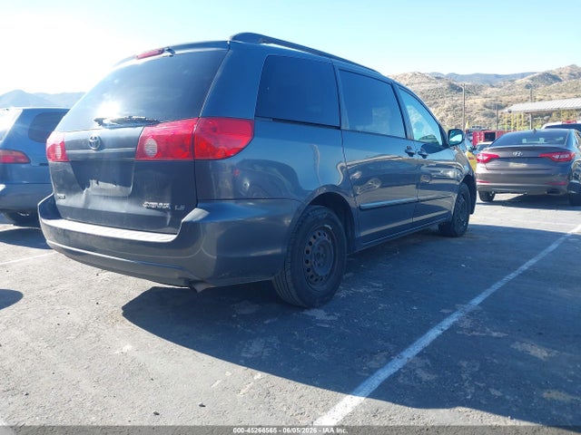 Toyota Sienna Le