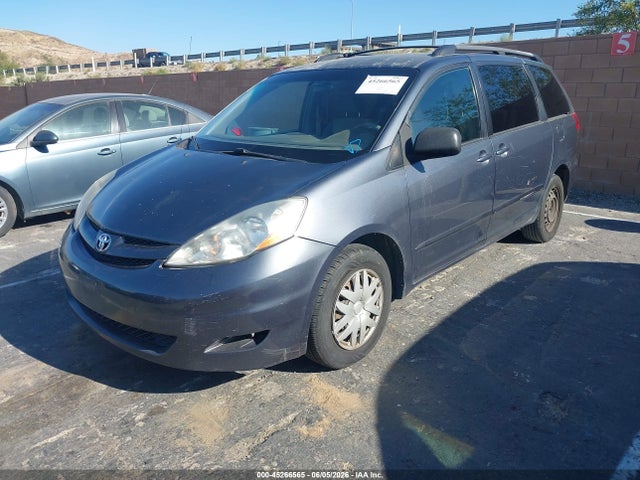 Toyota Sienna Le