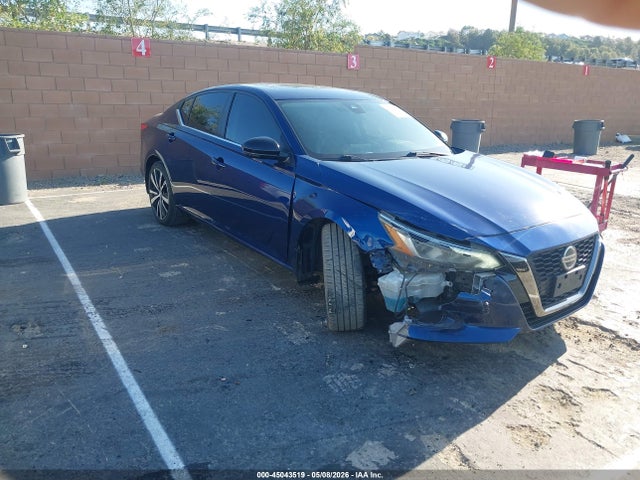 Salvage Nissan Altima Image