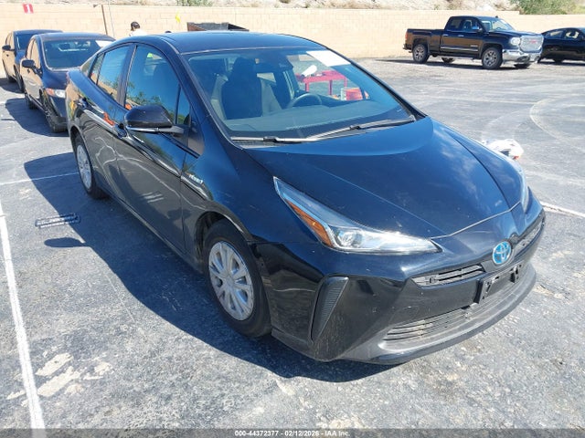 Salvage Toyota Prius Image
