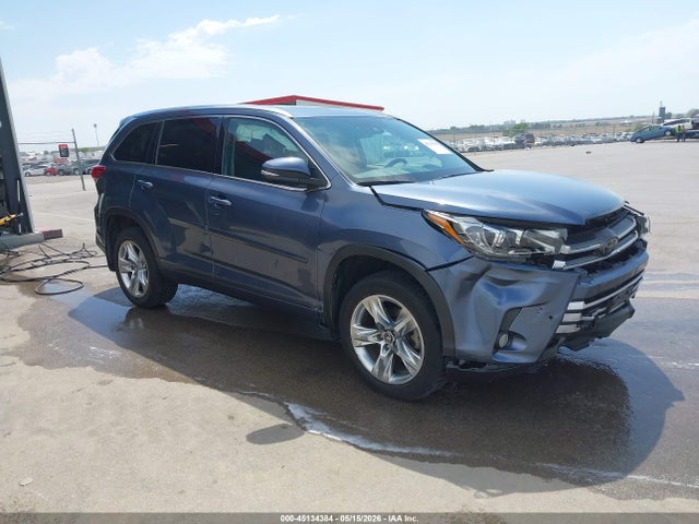Salvage Toyota Highlander Image