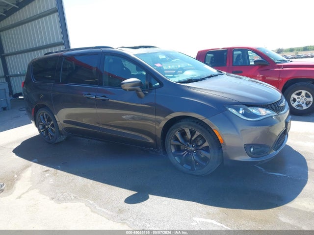 Chrysler Pacifica Touring L Plus