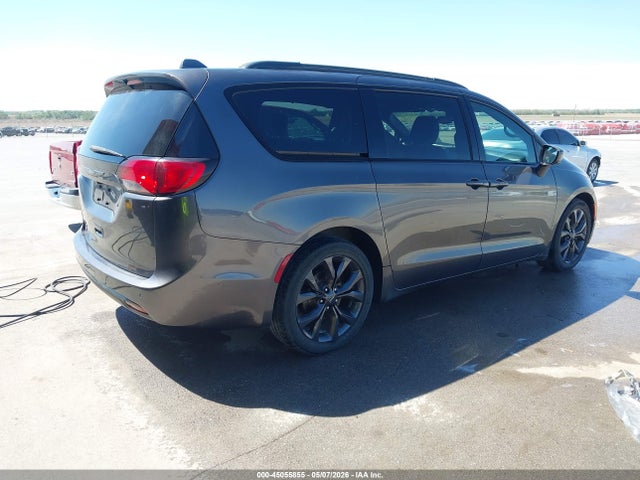 Chrysler Pacifica Touring L Plus