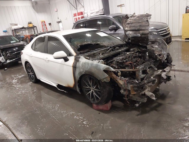 Salvage Toyota Camry Image