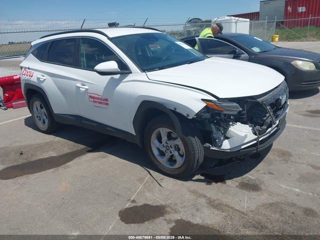 Salvage Hyundai TUCSON Image