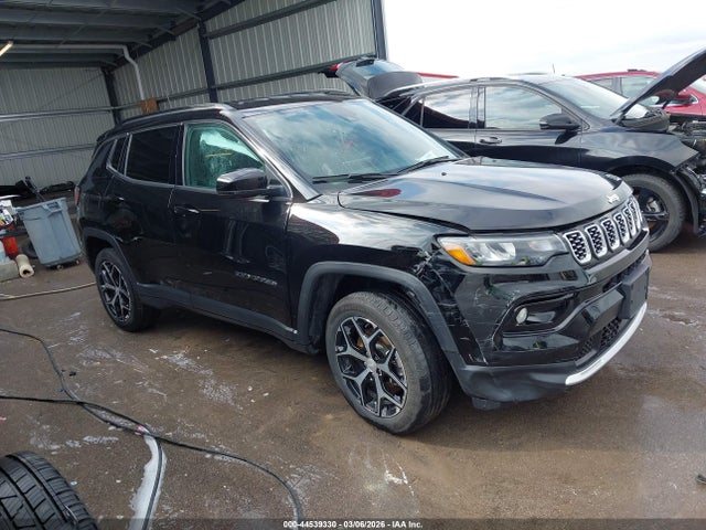 Salvage Jeep Compass Image