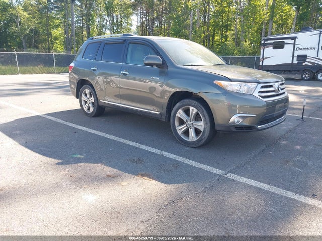 Salvage Toyota Highlander Image